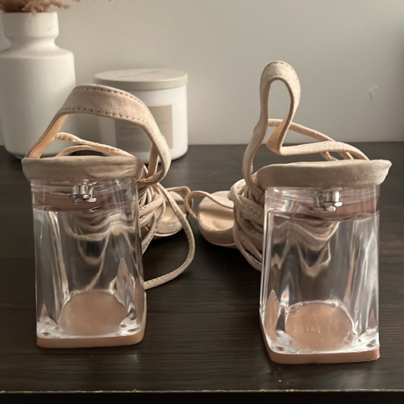 Cream Block Heel - Picture 4 of 4